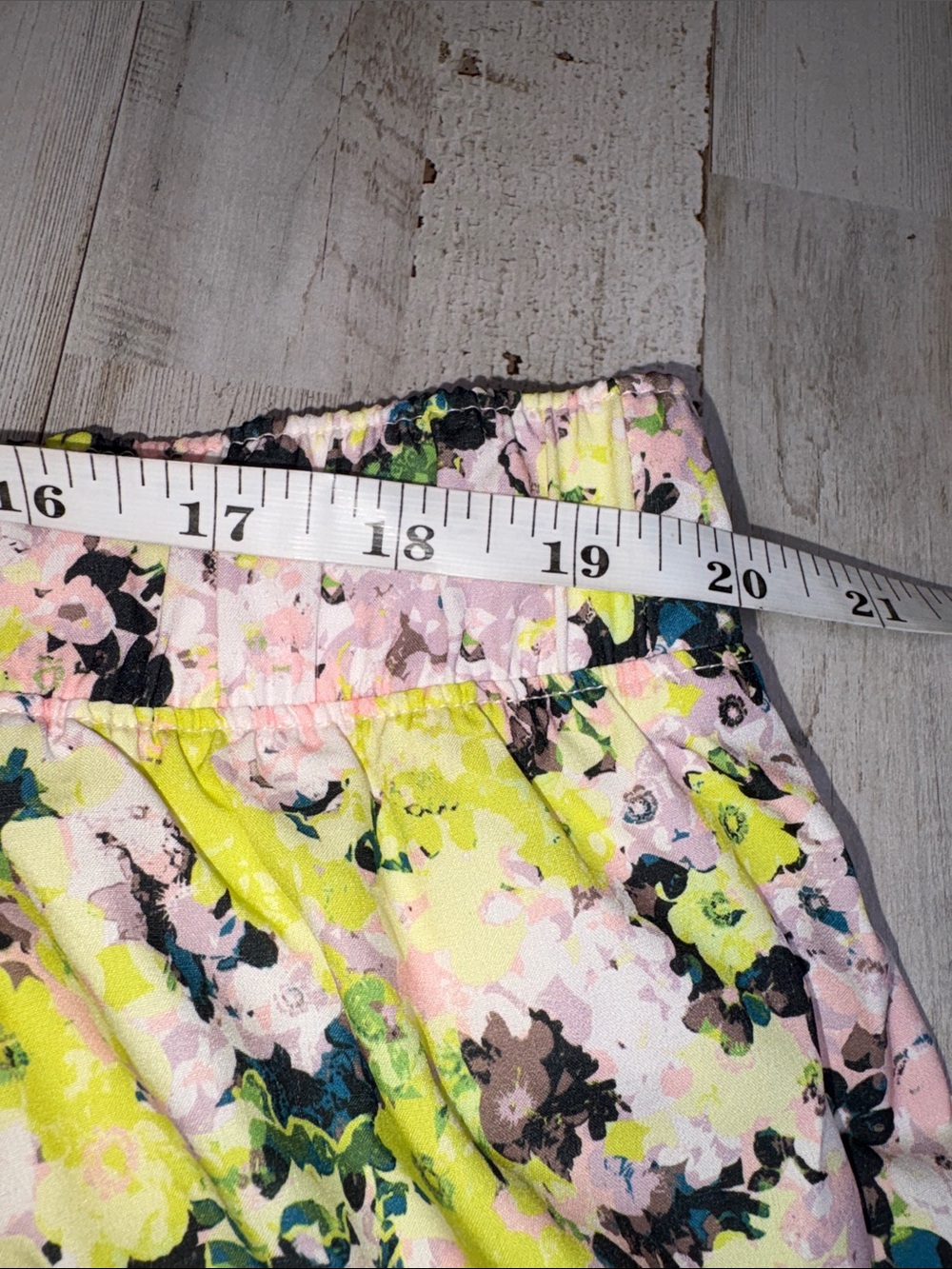 Old Navy Active Strechtech Go Dry Neon Floral Built in Panties Shorts Size 2X - Picture 3 of 12